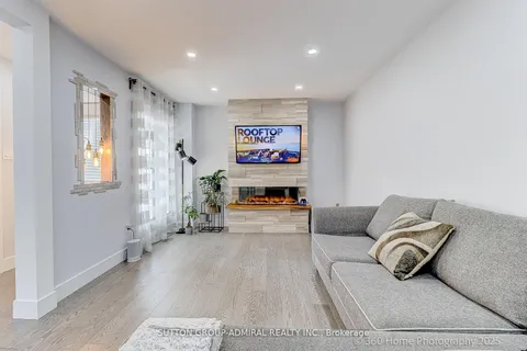 709 Greycedar Crescent, ON L4W 3J4