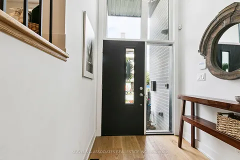 1040 Enola Avenue, ON L5G 4A9