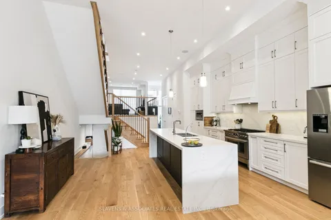 1040 Enola Avenue, ON L5G 4A9