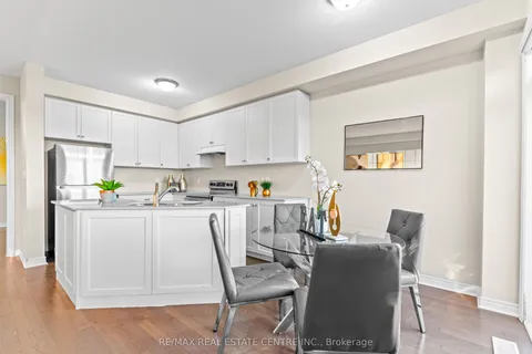 18 Hogan Manor Drive, ON L7A 4V4