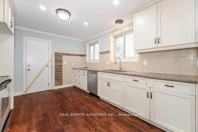 4 Parkend Avenue, ON L6Y 1B2