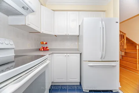 5333 Hollypoint Avenue, ON L5V 2L2