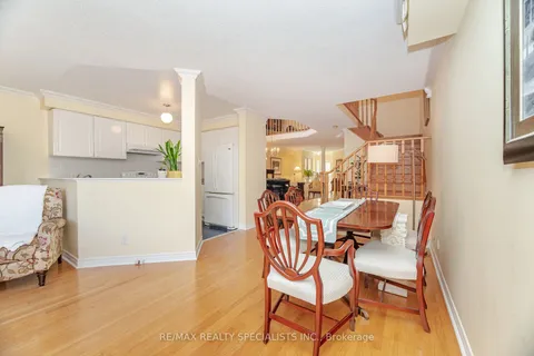 5333 Hollypoint Avenue, ON L5V 2L2