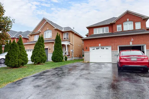 908 Stonebridge Avenue, ON L5V 2L5