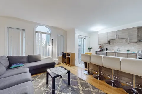 908 Stonebridge Avenue, ON L5V 2L5