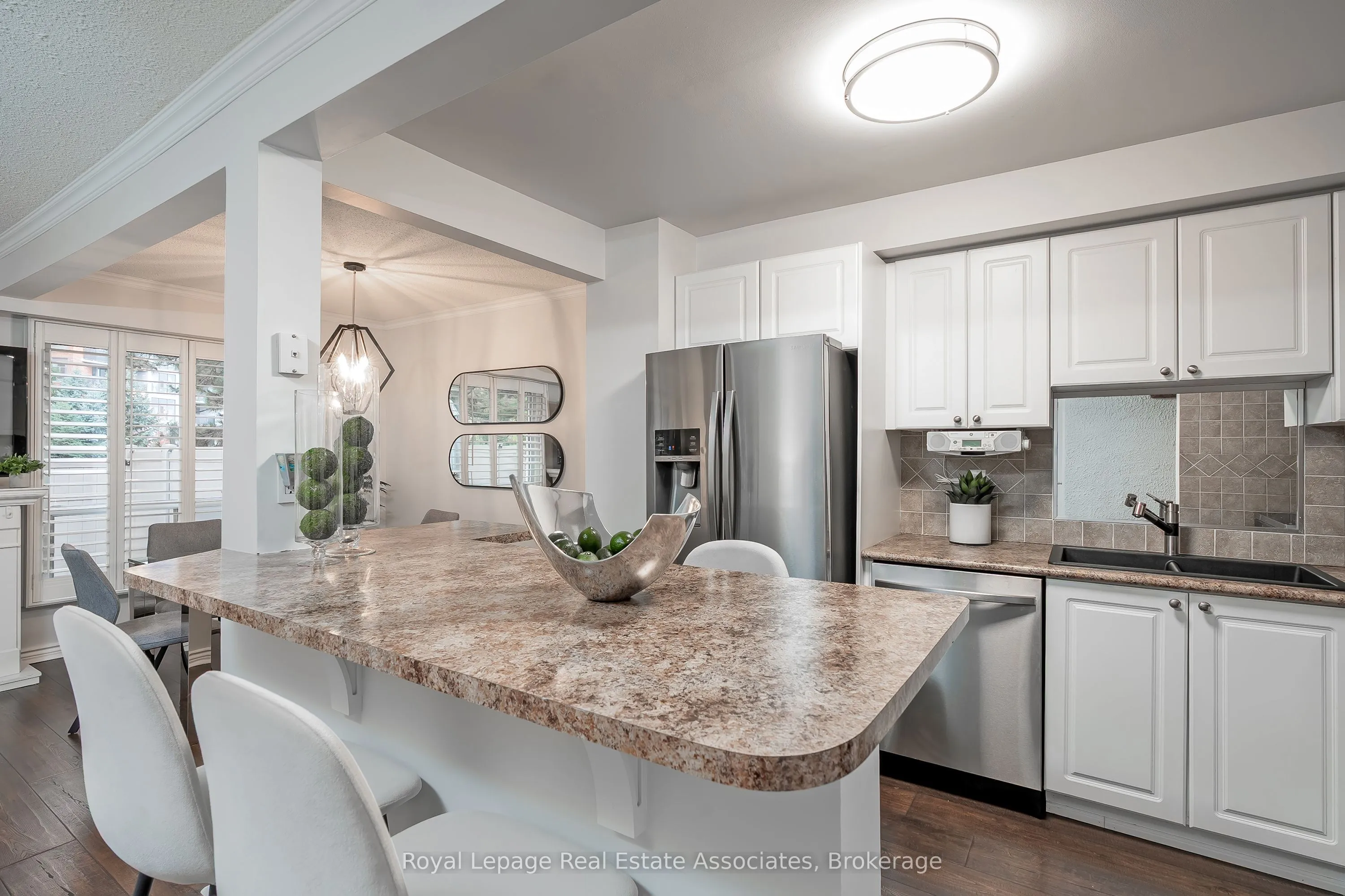 Condo Townhouse living room at 2617 Windwood Drive Mississauga