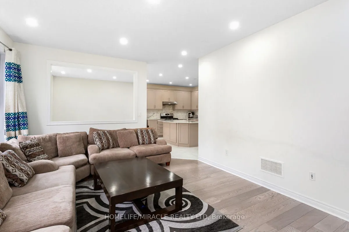 3 Farringdon Crescent, ON L7A 4Z5