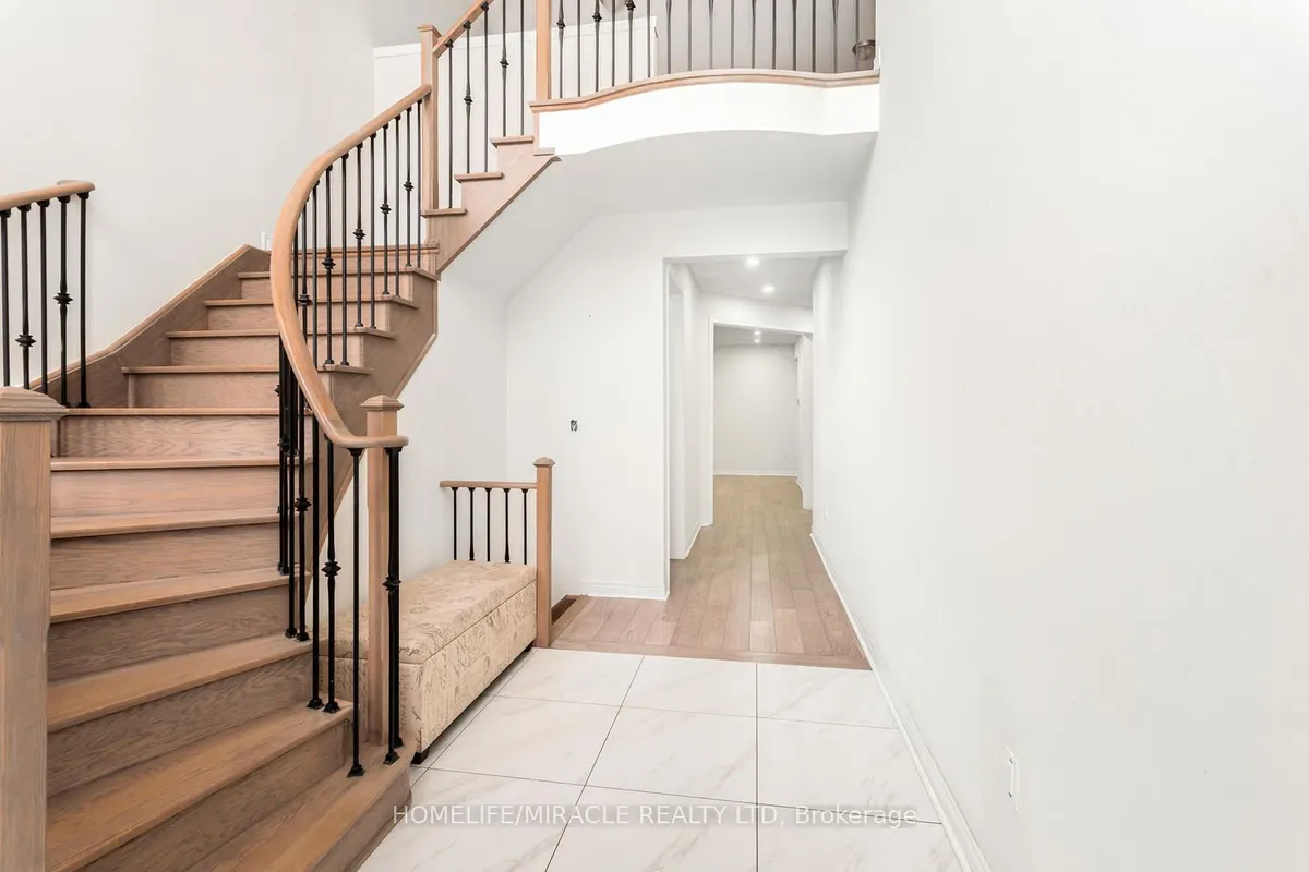 3 Farringdon Crescent, ON L7A 4Z5