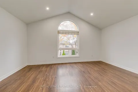 5644 Longboat Avenue, ON L5M 7E8