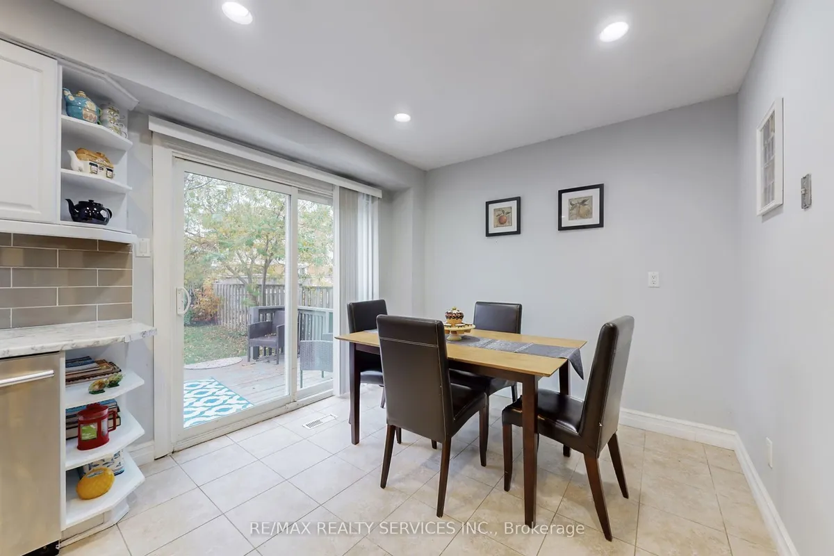 8 Stephensen Court, ON L6V 3X8