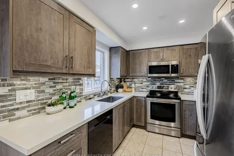 30 Baha Crescent, ON L7A 2J3