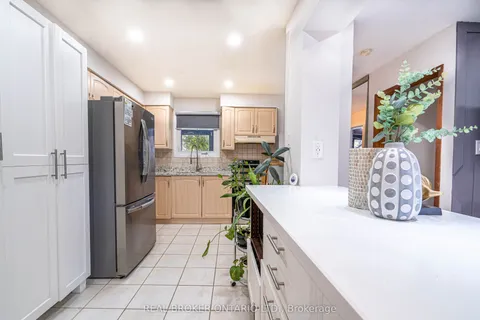 27 Kingswood Drive, ON L6V 2X5