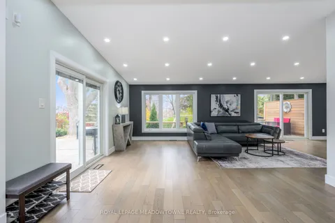 4 Chipper Court, ON L7G 1L3