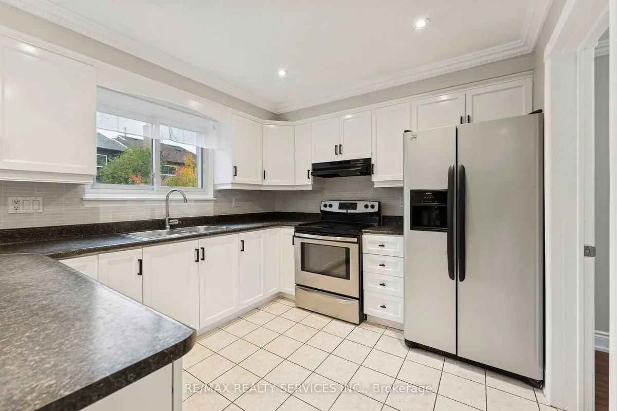 21 Majestic Crescent, ON L6S 3N1