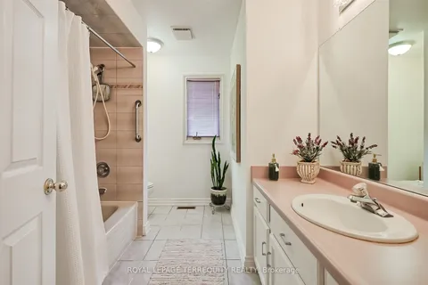 11 Blaketon Road, ON M9B 4V8