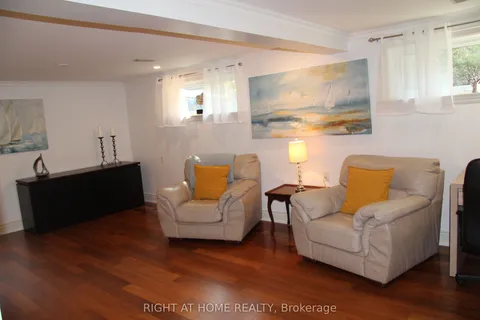 2335 Blase Court, ON L5A 1N9