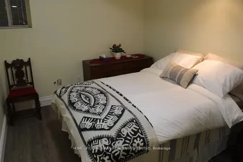 313 Murray Ross Parkway, ON M3J 3N8