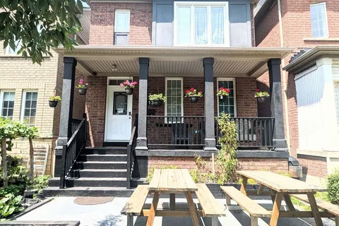 313 Murray Ross Parkway, ON M3J 3N8