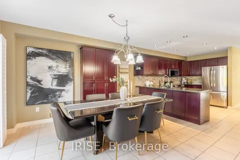 855 Knotty Pine Grove, ON L5W 1K2