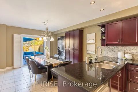 855 Knotty Pine Grove, ON L5W 1K2