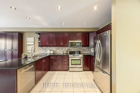 855 Knotty Pine Grove, ON L5W 1K2