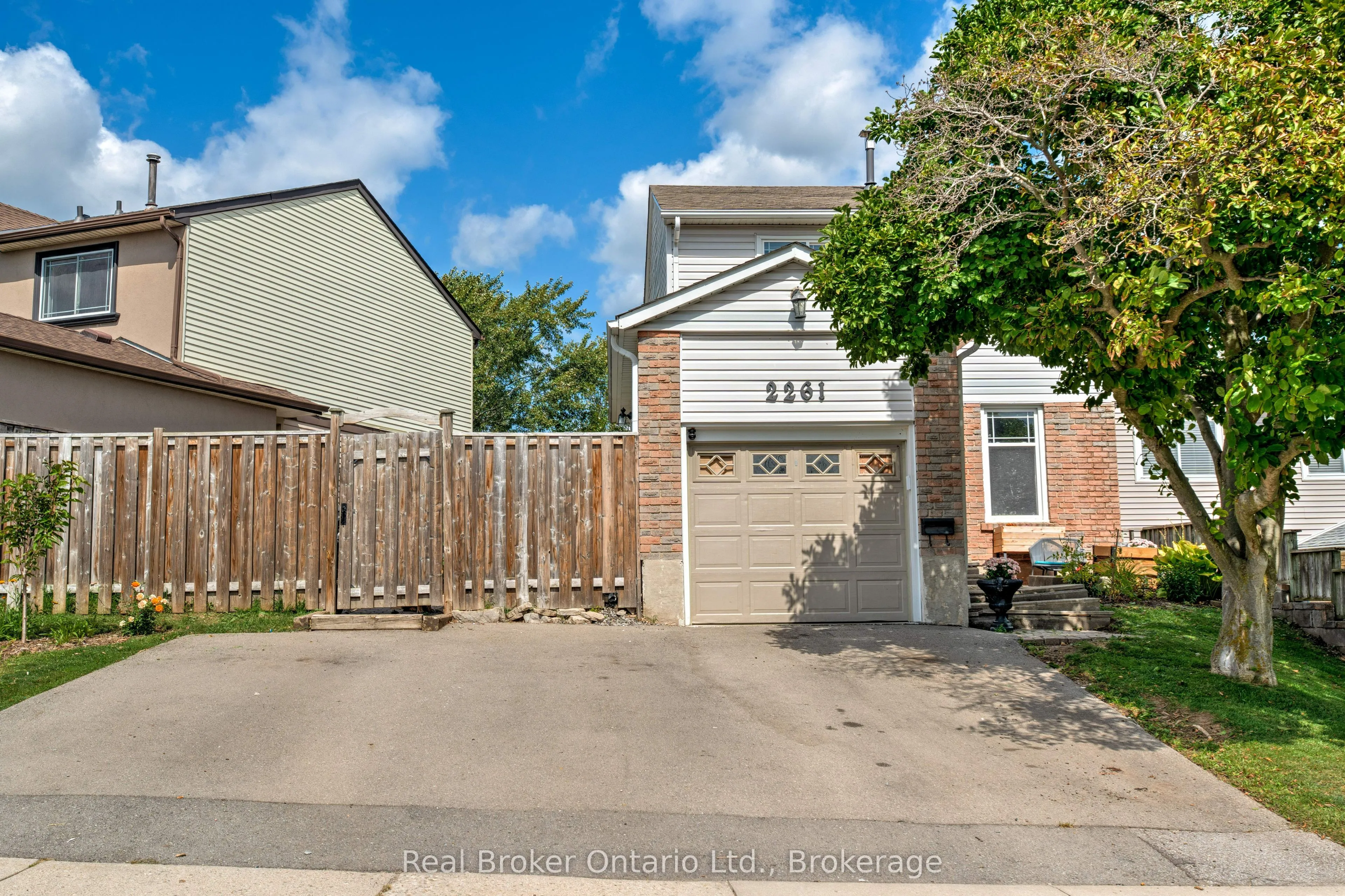 2261 Leominster Drive, ON L7P 3W8