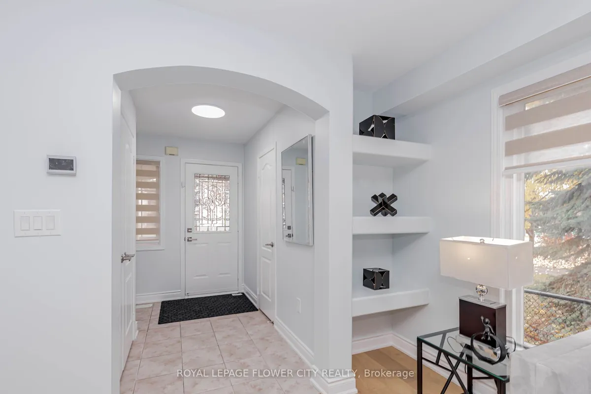 1805 Samuelson Circle, ON L5N 7Z6