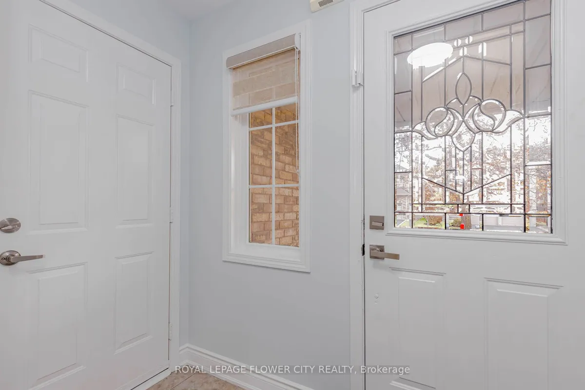 1805 Samuelson Circle, ON L5N 7Z6