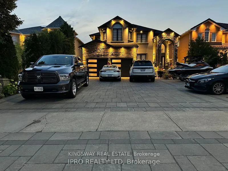 923 Bristol Road, ON L5V 2N9