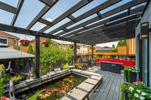 923 Bristol Road, ON L5V 2N9