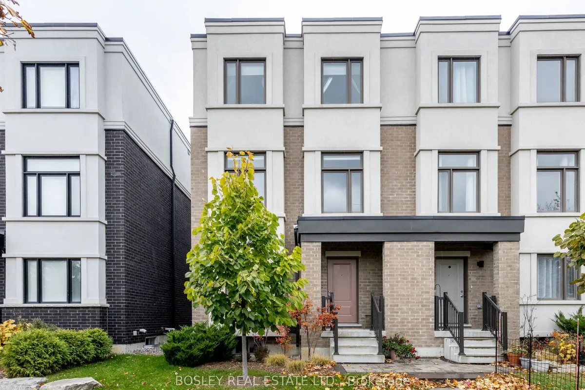 1818 Mitoff Place, ON L4W 0E8