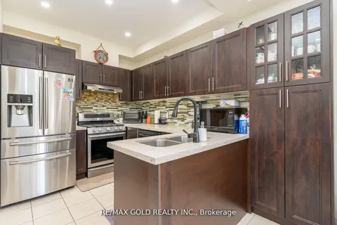 32 Rubysilver Drive, ON L6P 1P9