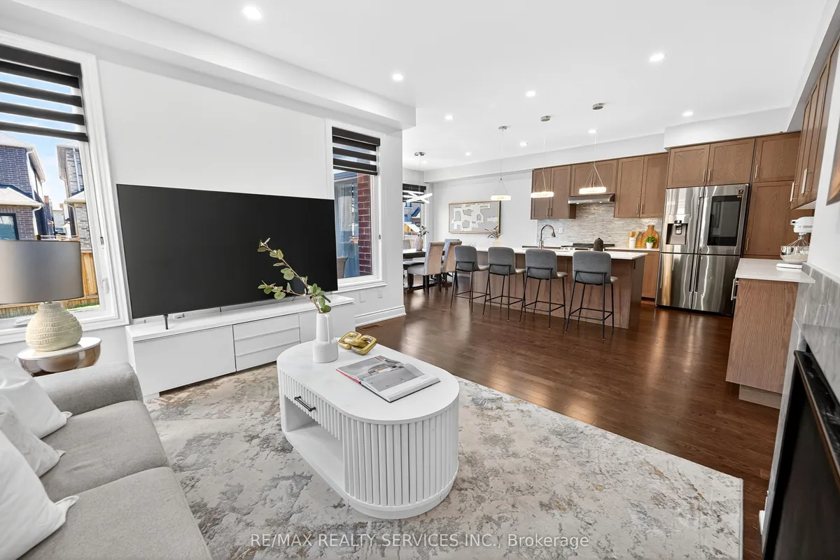 16 Workgreen Park Way, ON L6Y 6J5