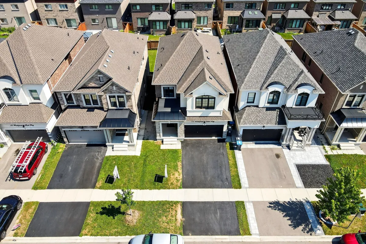 16 Workgreen Park Way, ON L6Y 6J5