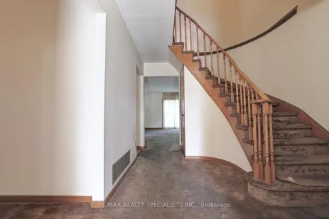 655 Paragon Place, ON L5B 2Z6