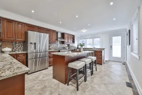 20 Harlton Crescent, ON M6M 1L1