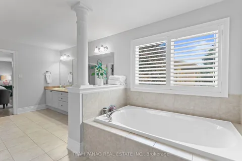 21 Lauderhill Road, ON L6P 2Z1