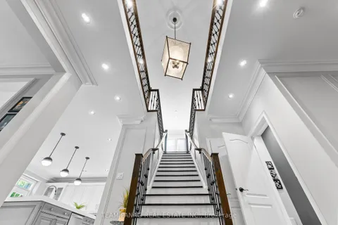 21 Lauderhill Road, ON L6P 2Z1