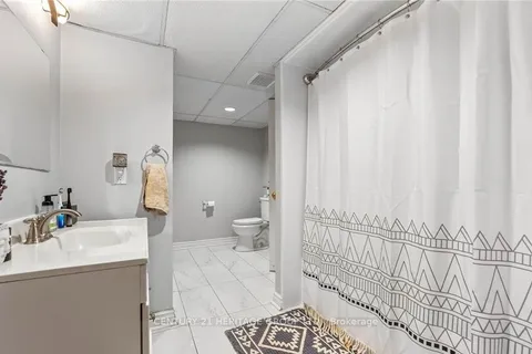 2010 Parklane Crescent, ON L7M 3V5