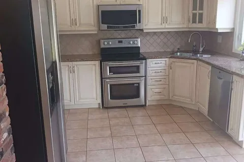 6 Mcarthur Heights, ON L6Z 3N3