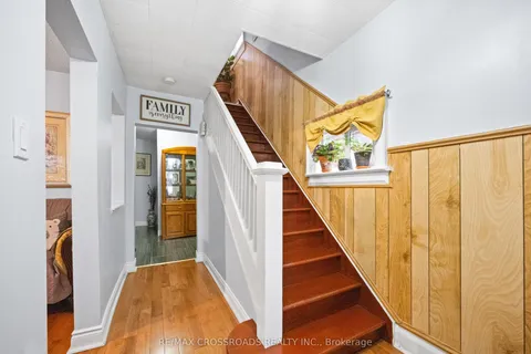 13 Homeview Avenue, ON M6N 1S9