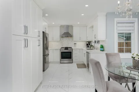 44 Sir Lancelot Court, ON L7E 1N1