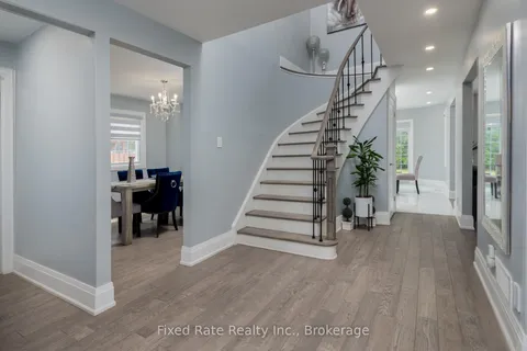 44 Sir Lancelot Court, ON L7E 1N1