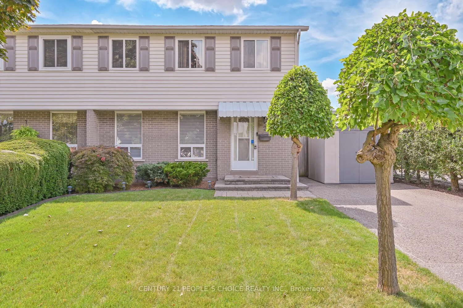 2 Fontaine Court, ON L6T 3J2