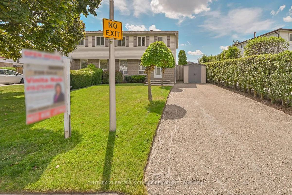 2 Fontaine Court, ON L6T 3J2