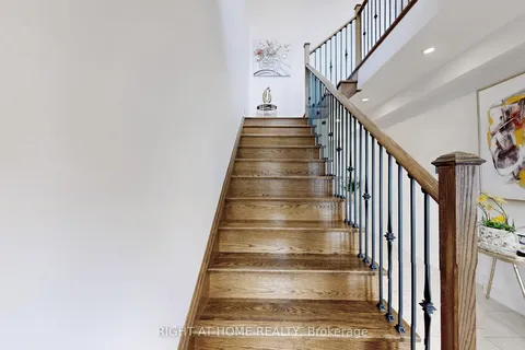 423 Grindstone Trail, ON L6H 0S1