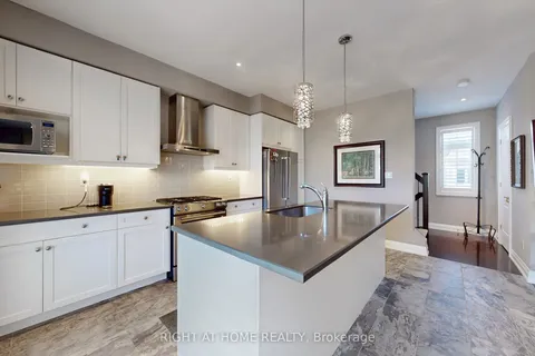 2003 DEERVIEW Common, ON L6M 0Y2