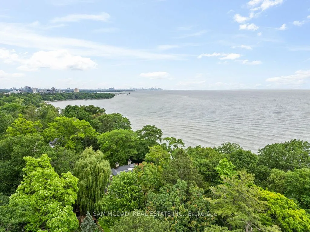 988 Tennyson Avenue, ON L5H 2Z1