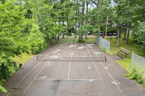 988 Tennyson Avenue, ON L5H 2Z1