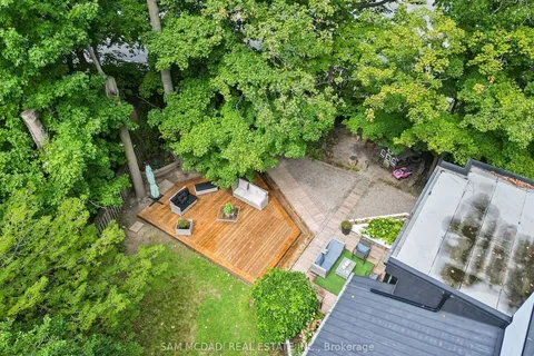 988 Tennyson Avenue, ON L5H 2Z1